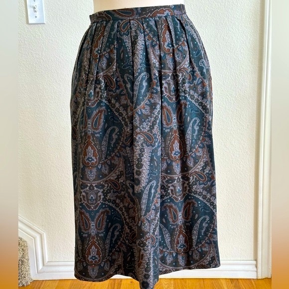 Kerry Hope of London size 16, 100% wool skirt. - Picture 2 of 12